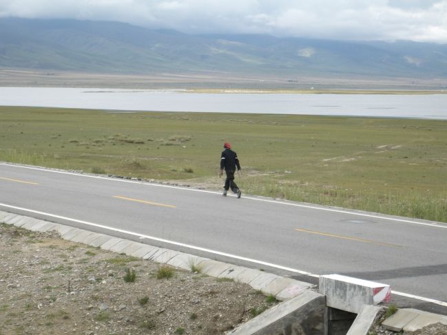 2006:09:03 23:04:36   Tibetian Pilgram b.jpg